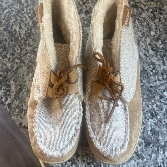 Minnetonka Torrey Slippers/Boots - Picture 2 of 3